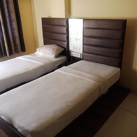 Hotel Kadamb Inn Amhedabad Dış mekan fotoğraf