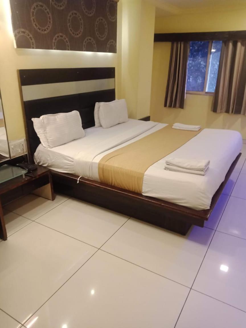Hotel Kadamb Inn Amhedabad Dış mekan fotoğraf